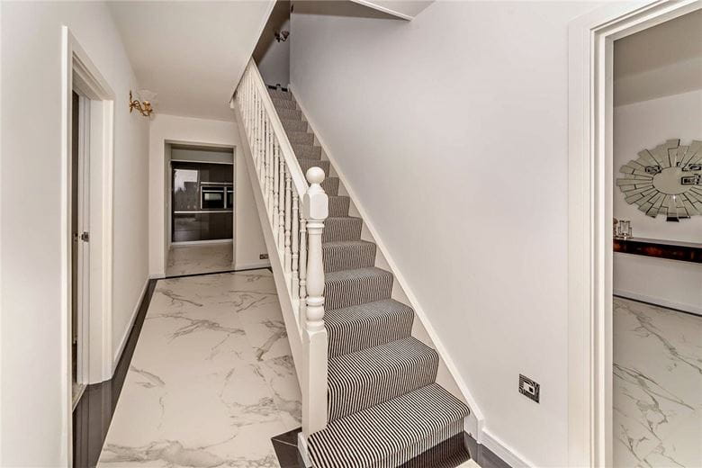 5 bedroom house, Newbury Road, Headley RG19 - Available