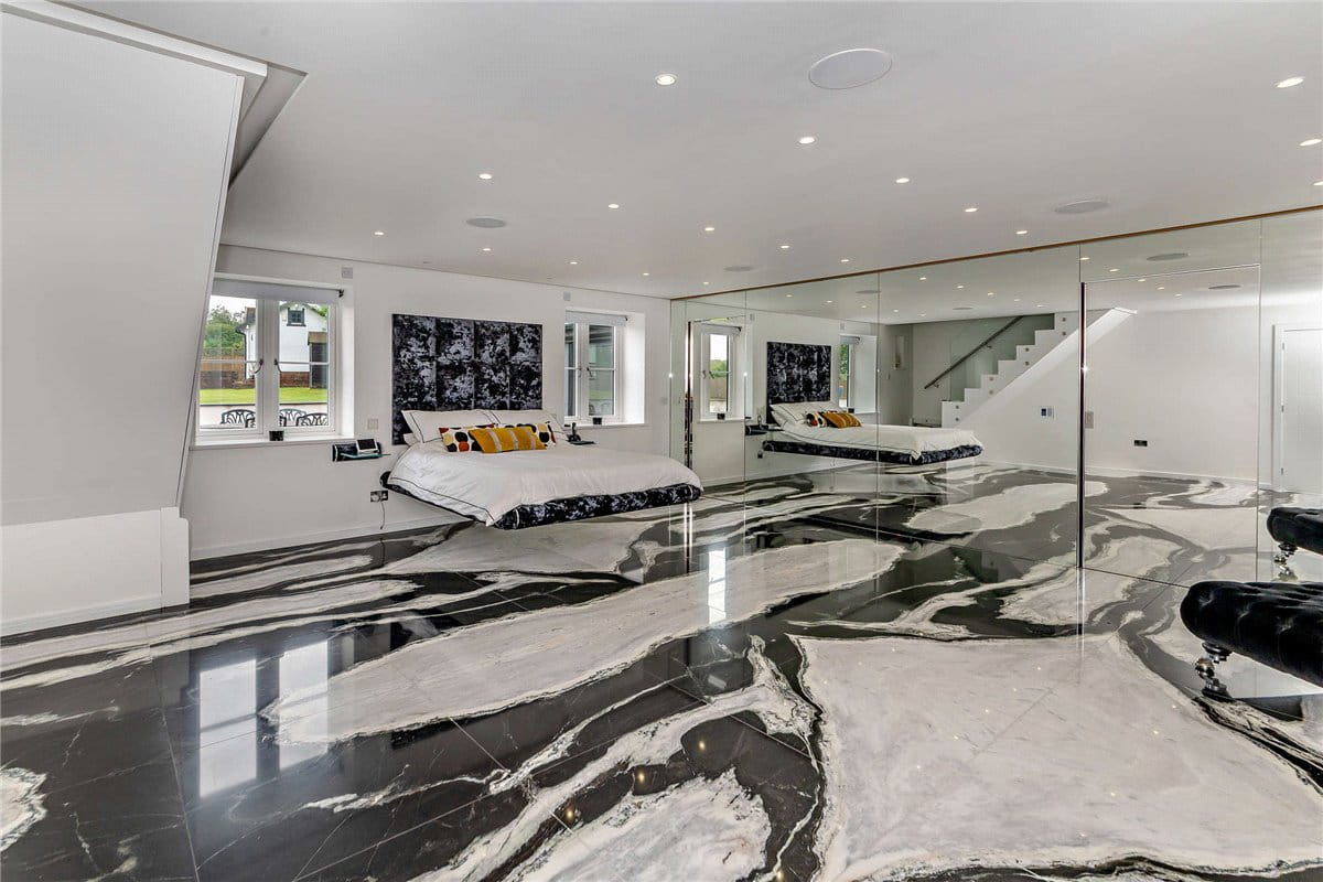 5 bedroom house, Newbury Road, Headley RG19 - Available