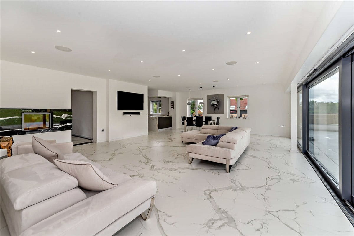 5 bedroom house, Newbury Road, Headley RG19 - Available