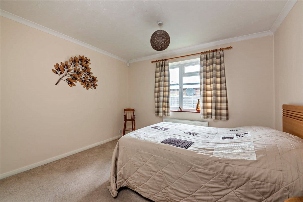 3 bedroom bungalow, Long Lane, Hermitage RG18 - Available