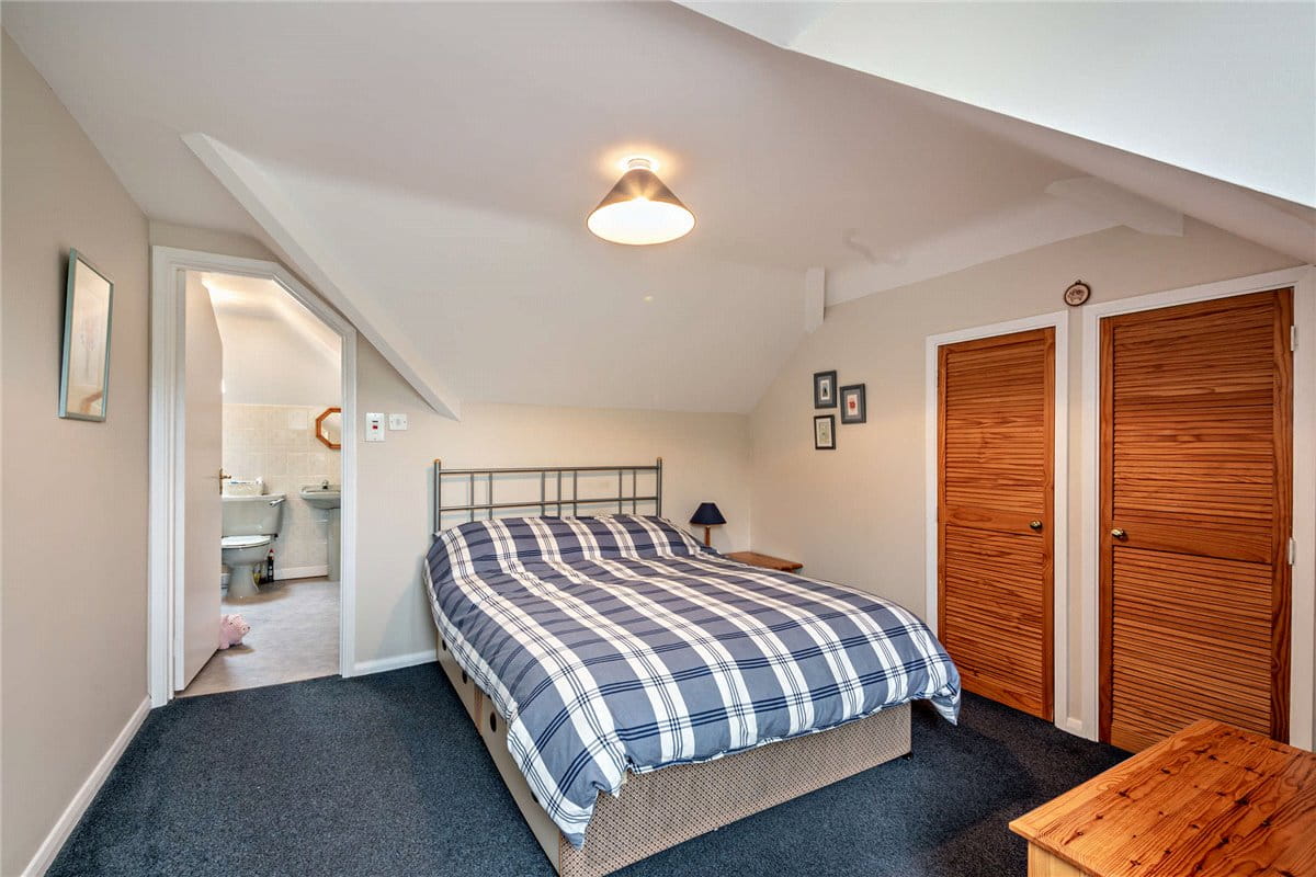 3 bedroom bungalow, Long Lane, Hermitage RG18 - Available