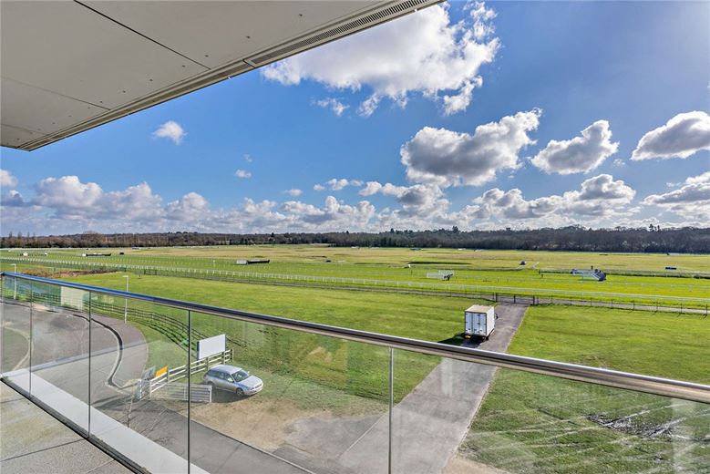 2 bedroom flat, Kingman Way, Newbury RG14 - Available