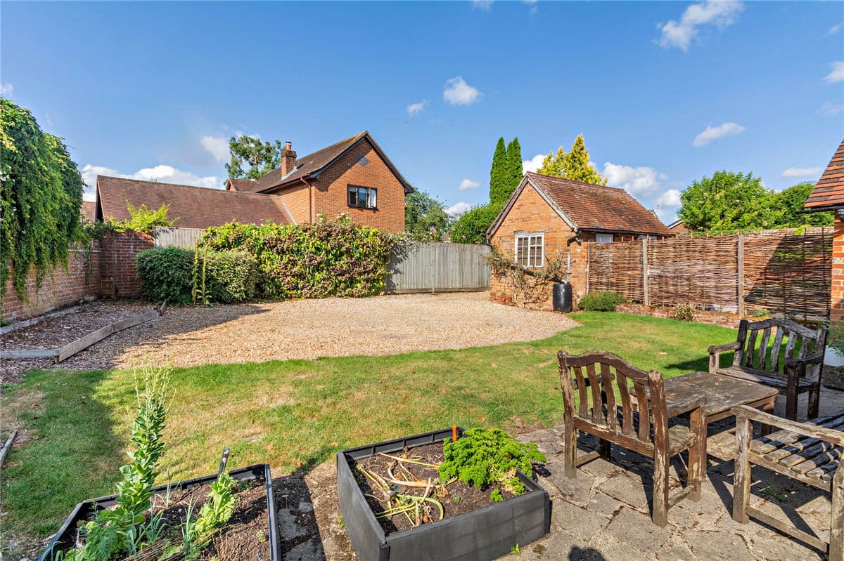 3 bedroom house, Newbury Road, Kingsclere RG20 - Sold STC