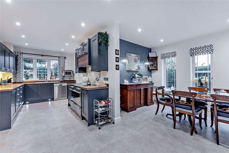 4 bedroom house, Hatch Close, Chapel Row RG7 - Available