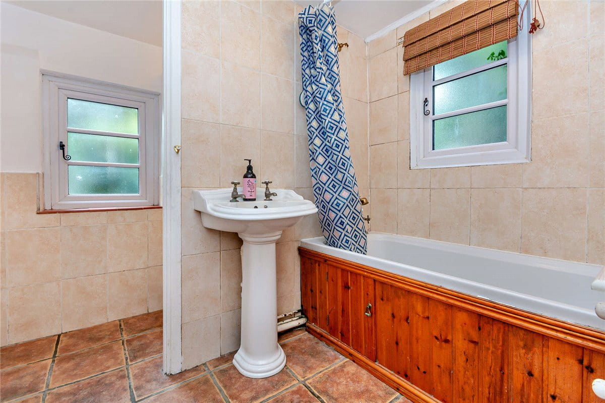 2 bedroom house, Belmont, Woodspeen RG20 - Available