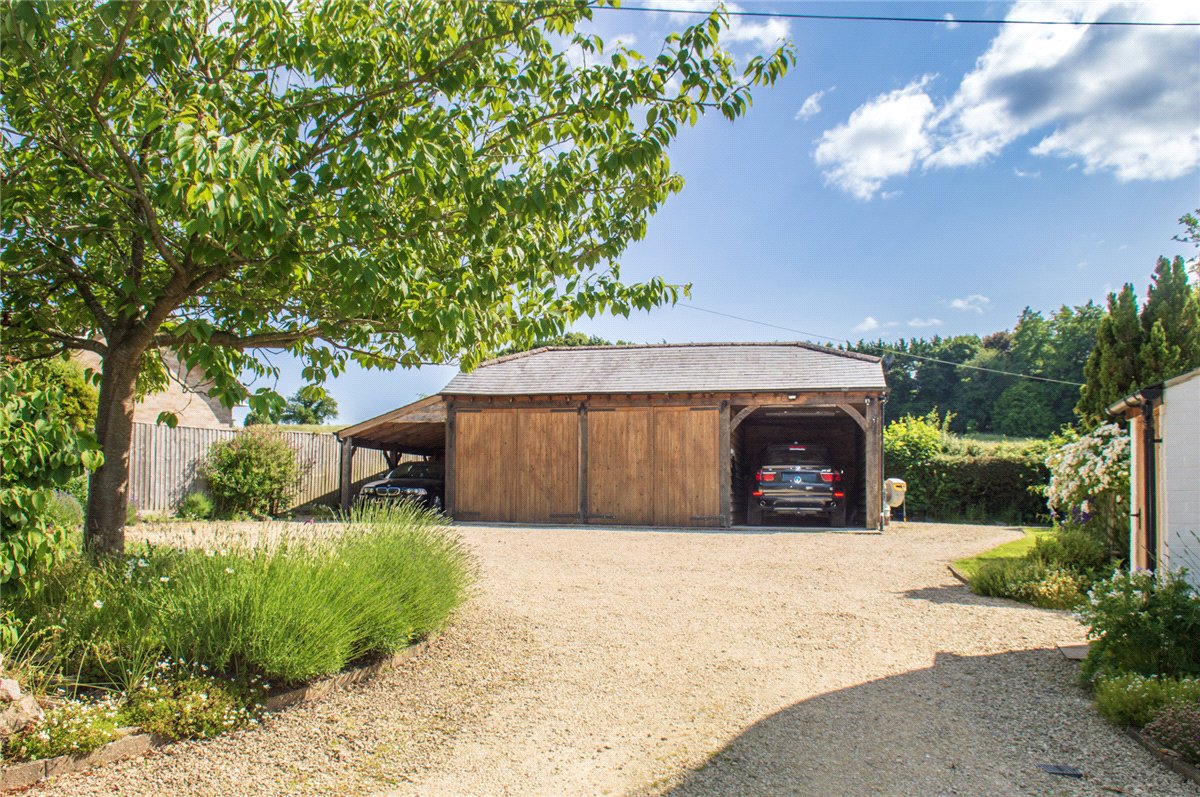 4 bedroom cottage, Newbury Road, Wickham RG20 - Available