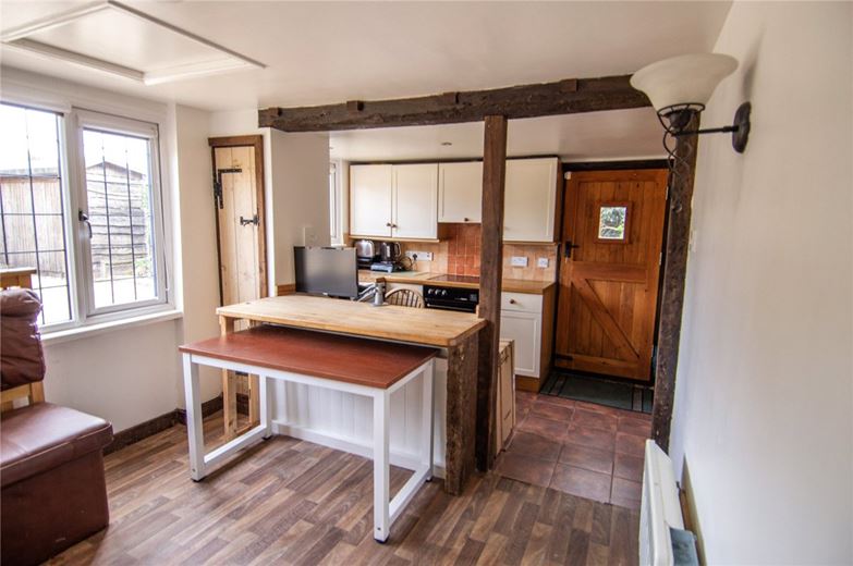 4 bedroom cottage, Newbury Road, Wickham RG20 - Available