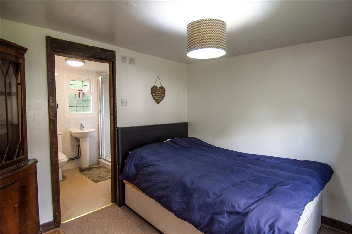 4 bedroom cottage, Newbury Road, Wickham RG20 - Available