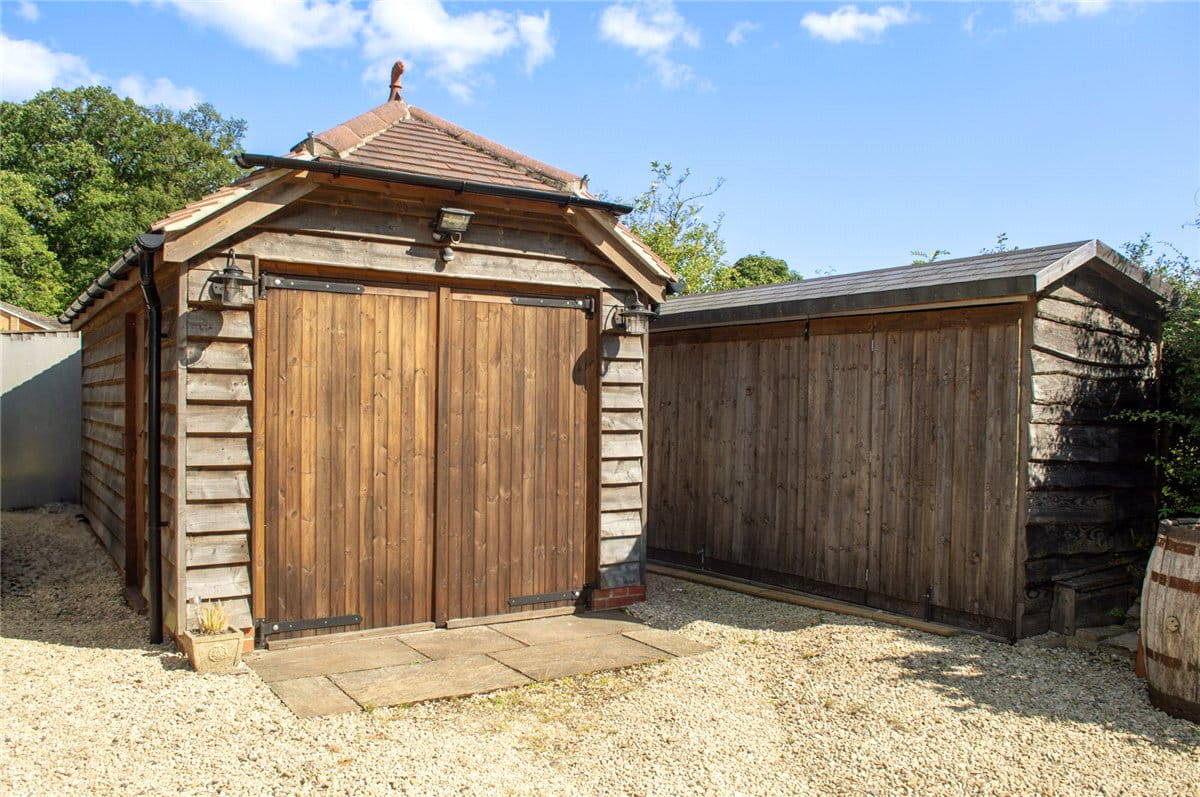 4 bedroom cottage, Newbury Road, Wickham RG20 - Available