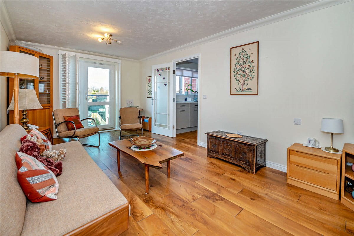 2 bedroom flat, West Street, Newbury RG14 - Available