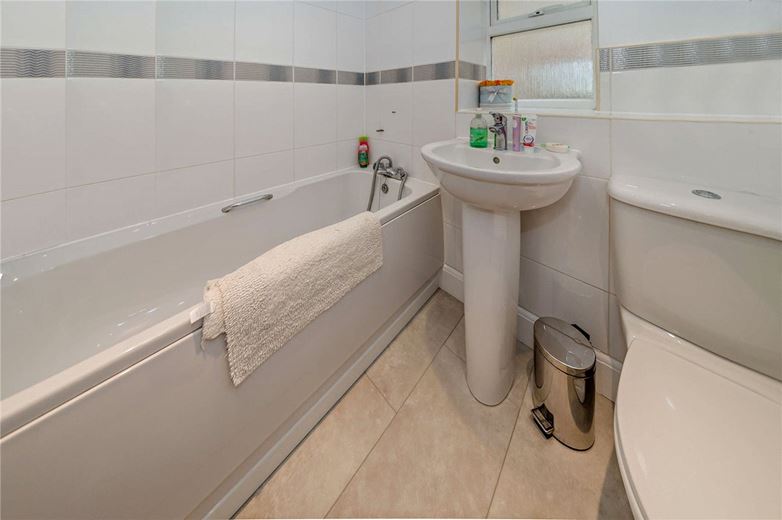 4 bedroom house, Claremont Crescent, Newbury RG14 - Sold