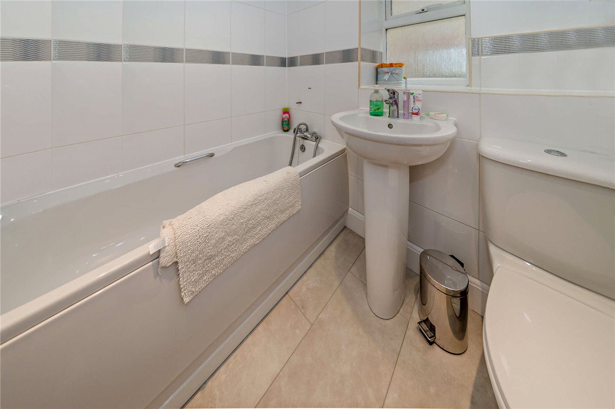 4 bedroom house, Claremont Crescent, Newbury RG14 - Sold