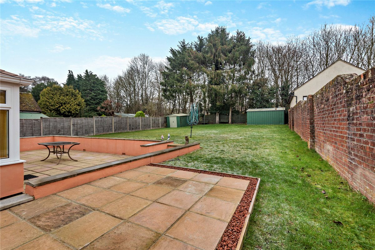 4 bedroom bungalow, Long Lane, Hermitage RG18 - Available