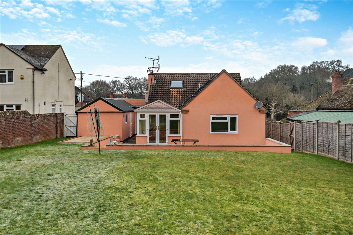 4 bedroom bungalow, Long Lane, Hermitage RG18 - Available