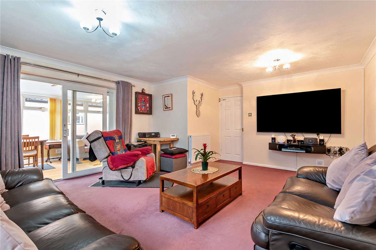 4 bedroom bungalow, Long Lane, Hermitage RG18 - Available