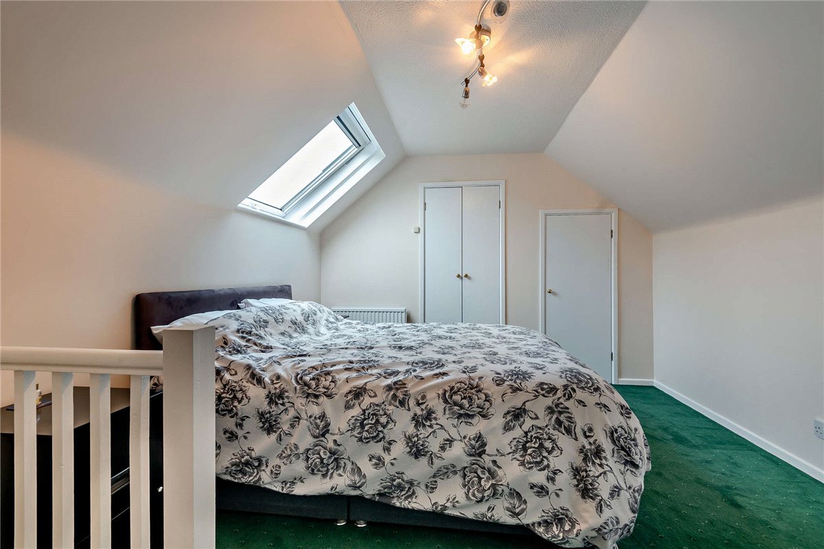 4 bedroom bungalow, Long Lane, Hermitage RG18 - Available