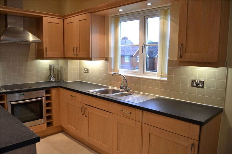 2 bedroom flat, Hermitage Green, Hermitage RG18 - Available