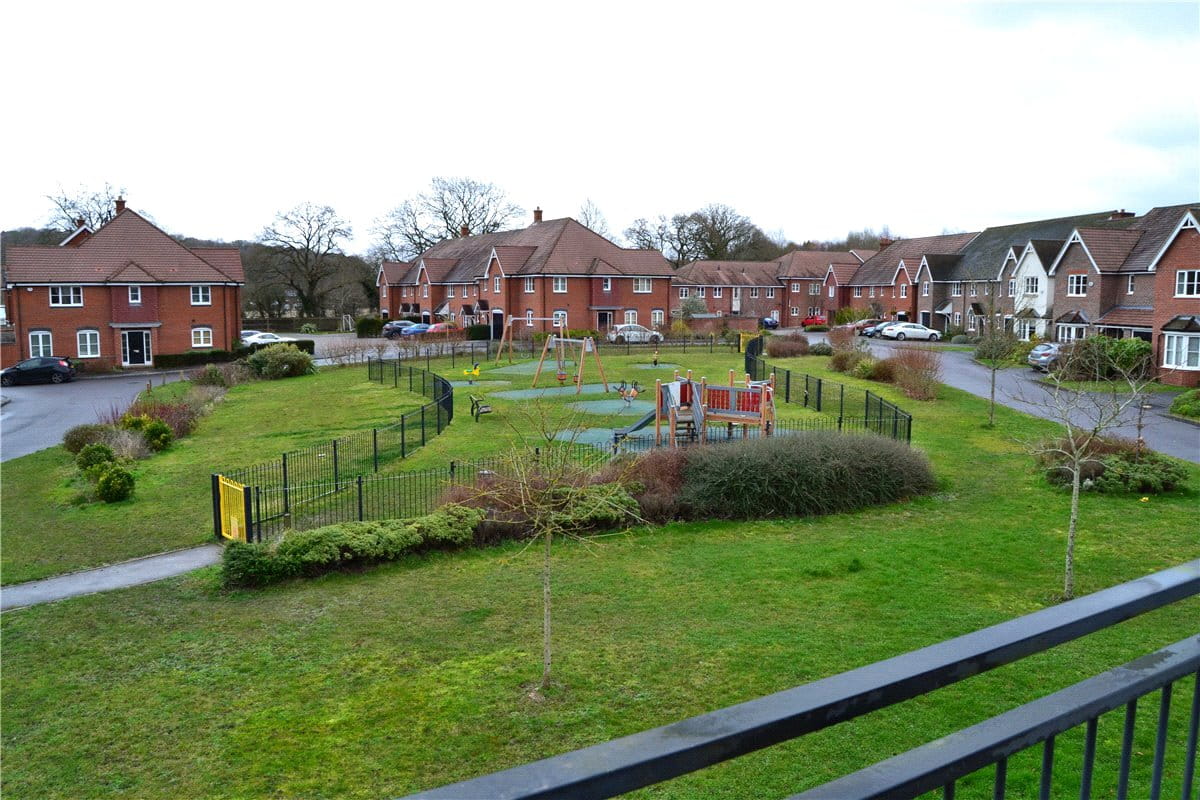 2 bedroom flat, Hermitage Green, Hermitage RG18 - Sold STC