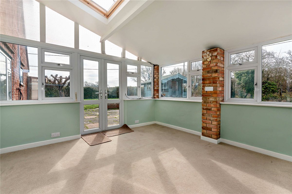 3 bedroom house, Gravelly Close, North End RG20 - Available