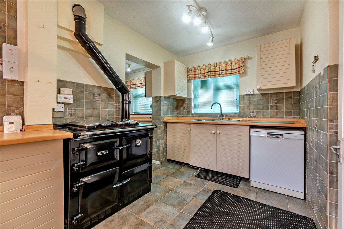 3 bedroom house, Gravelly Close, North End RG20 - Available