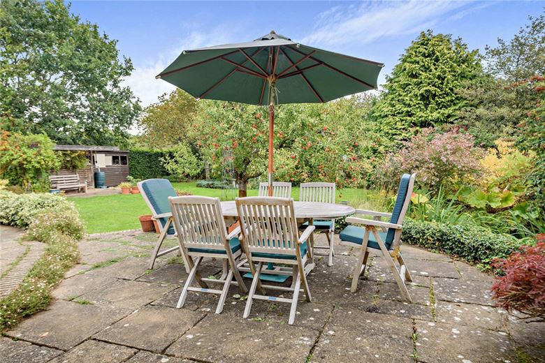 5 bedroom bungalow, Long Grove, Upper Bucklebury RG7 - Available