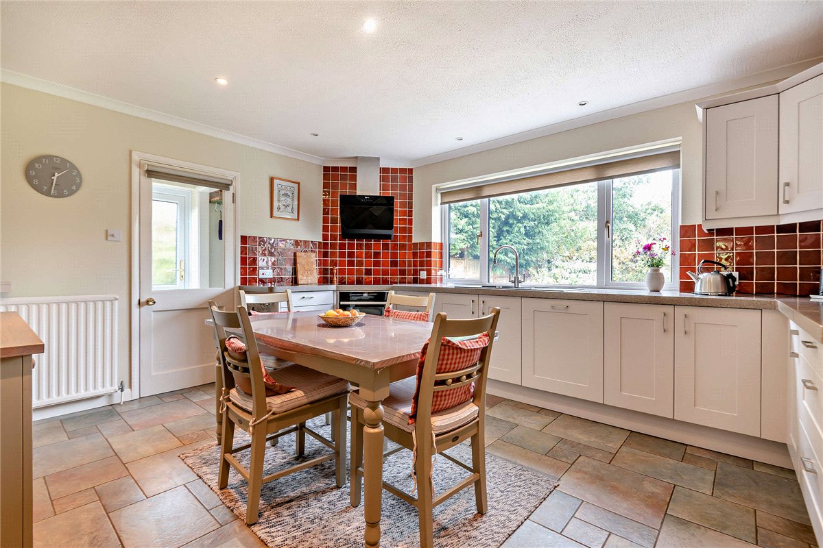 5 bedroom bungalow, Long Grove, Upper Bucklebury RG7 - Available