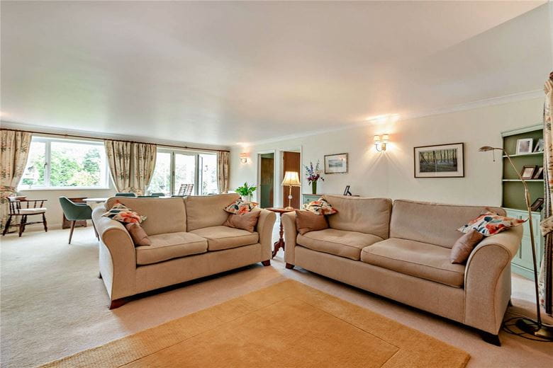 5 bedroom bungalow, Long Grove, Upper Bucklebury RG7 - Available