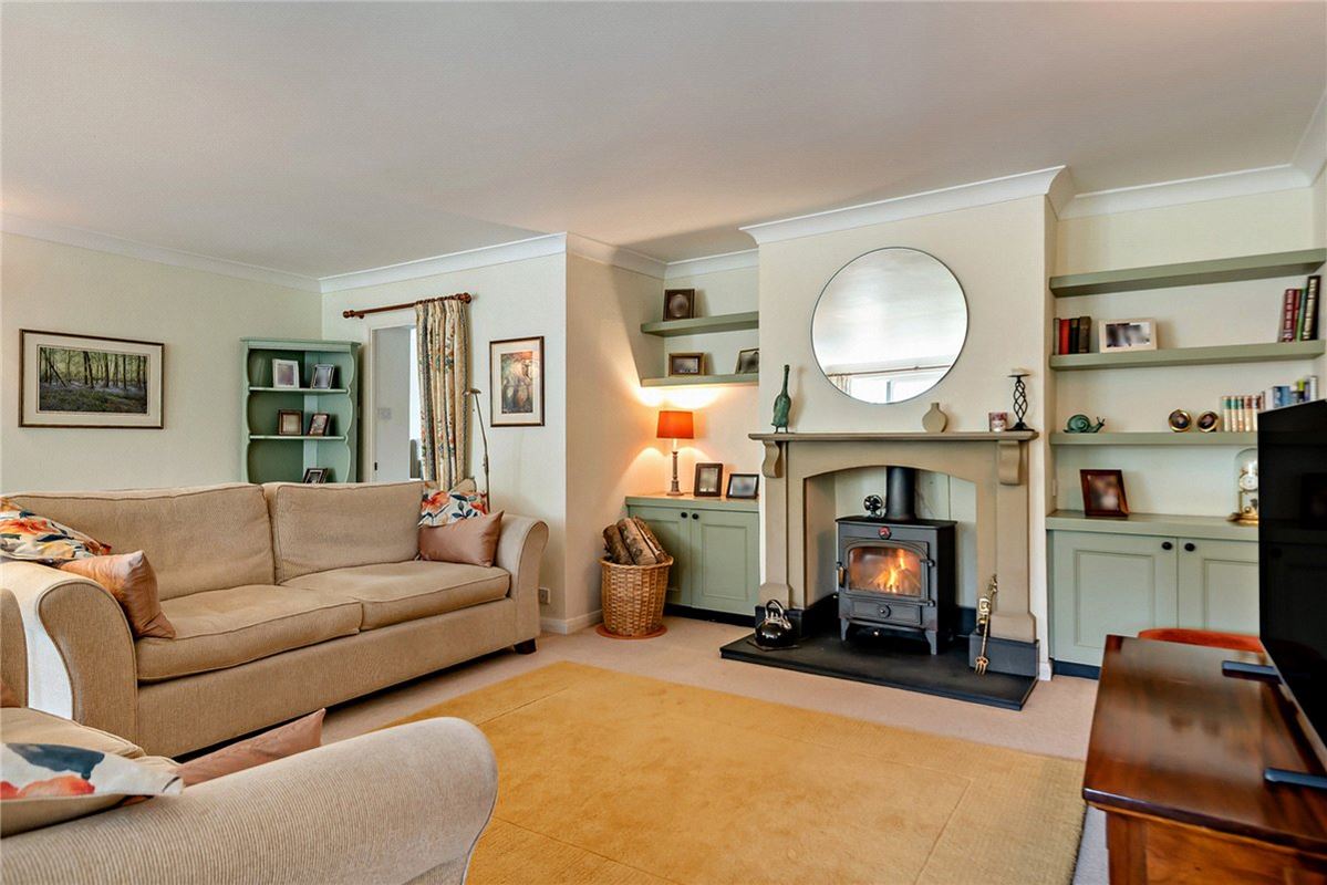 5 bedroom bungalow, Long Grove, Upper Bucklebury RG7 - Available