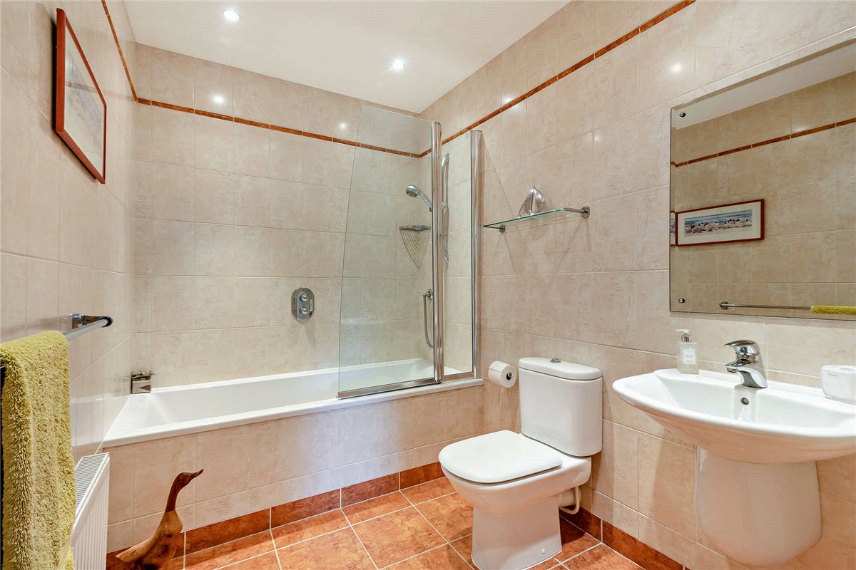 5 bedroom bungalow, Long Grove, Upper Bucklebury RG7 - Available