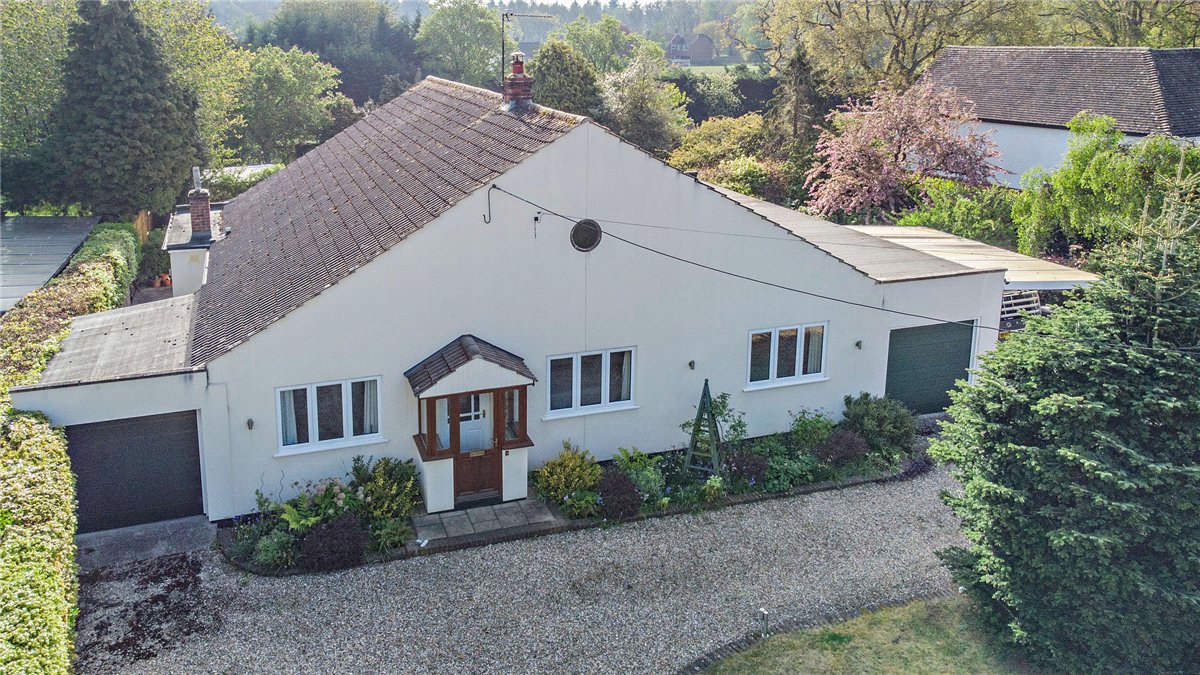 5 bedroom bungalow, Long Grove, Upper Bucklebury RG7 - Available