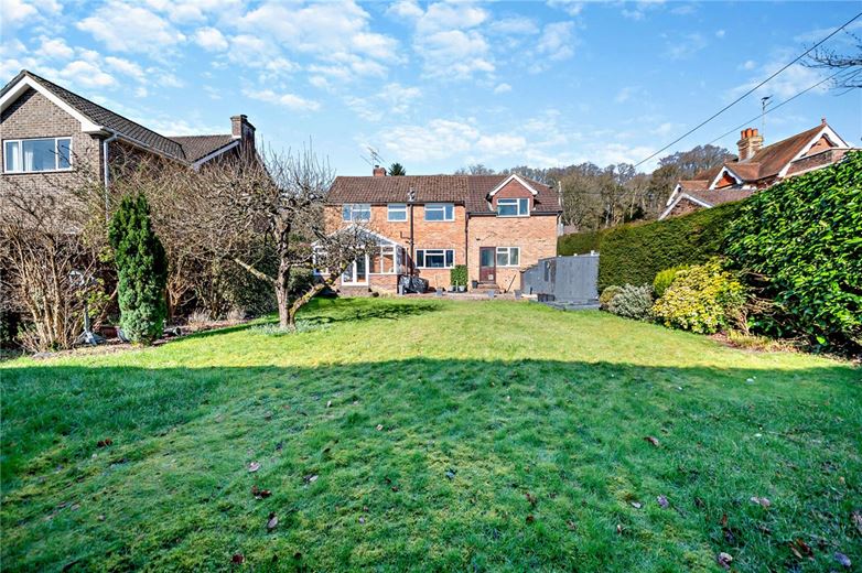 4 bedroom house, High Street, Hermitage RG18 - Available