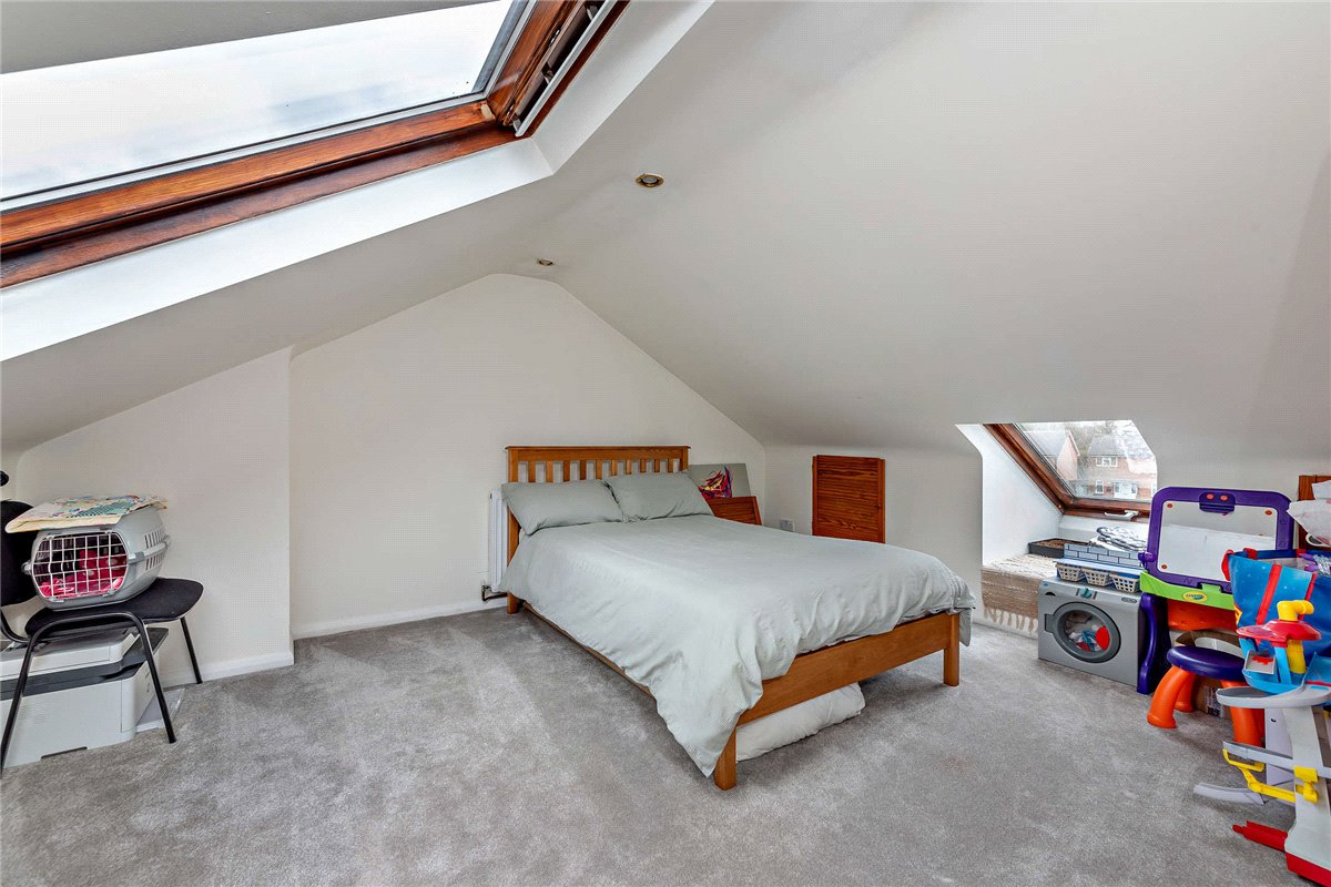 3 bedroom house, Copnor Close, Woolton Hill RG20 - Sold STC