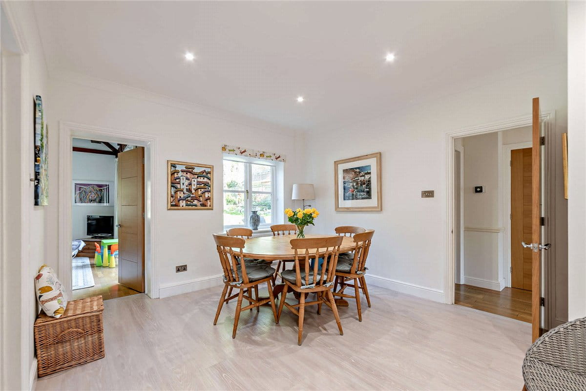 5 bedroom house, Oak Close, Baughurst RG26 - Available