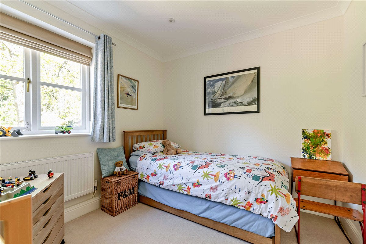 5 bedroom house, Oak Close, Baughurst RG26 - Available