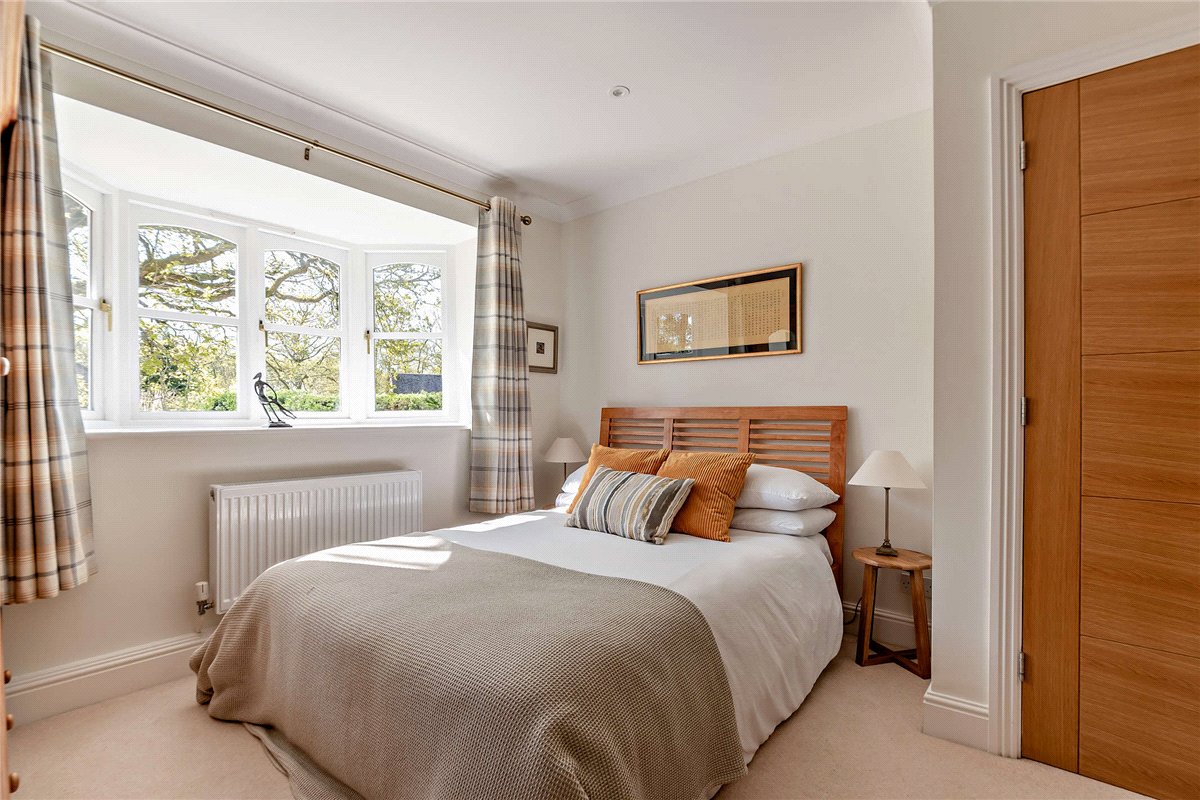 5 bedroom house, Oak Close, Baughurst RG26 - Available