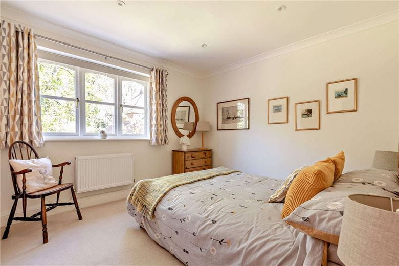 5 bedroom house, Oak Close, Baughurst RG26 - Available