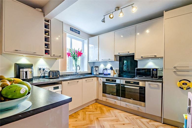 5 bedroom house, Catherine Road, Newbury RG14 - Available