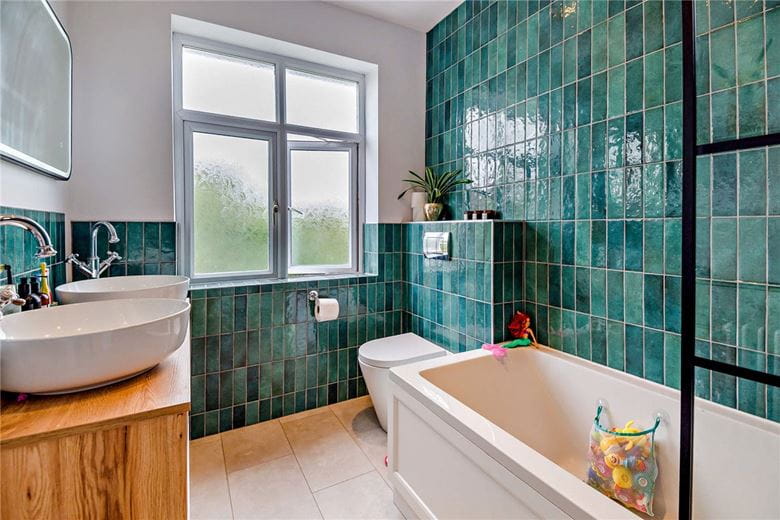 5 bedroom house, Catherine Road, Newbury RG14 - Available