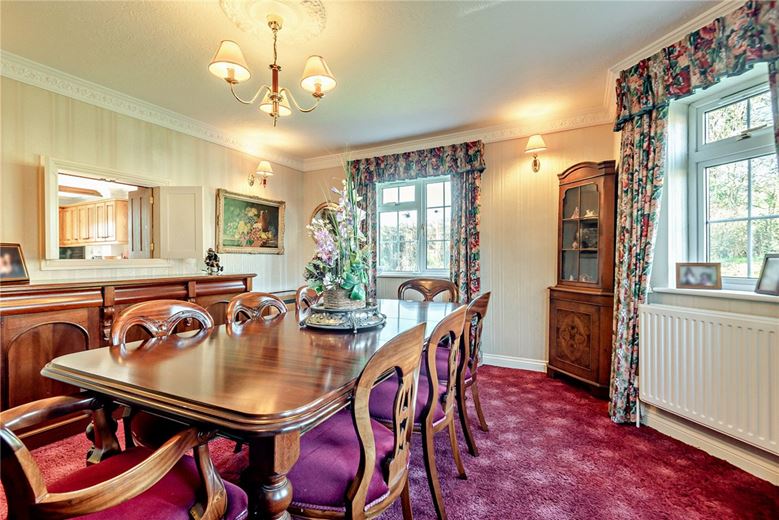 5 bedroom house, Fox's Lane, Kingsclere RG20 - Available