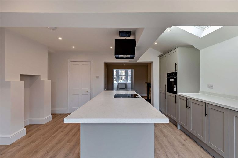 3 bedroom house, Andover Road, Newbury RG14 - Sold