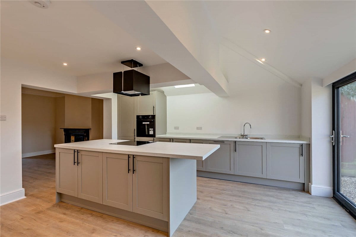 3 bedroom house, Andover Road, Newbury RG14 - Sold