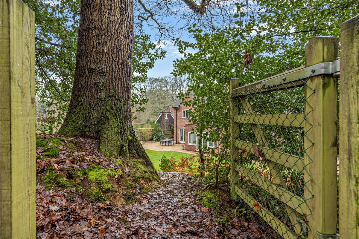 5 bedroom house, Thornford Road, Crookham Common RG19 - Available