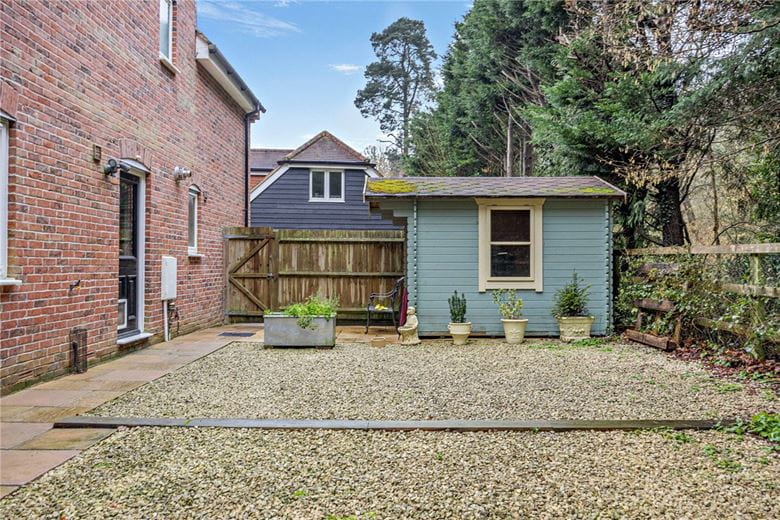 5 bedroom house, Thornford Road, Crookham Common RG19 - Available