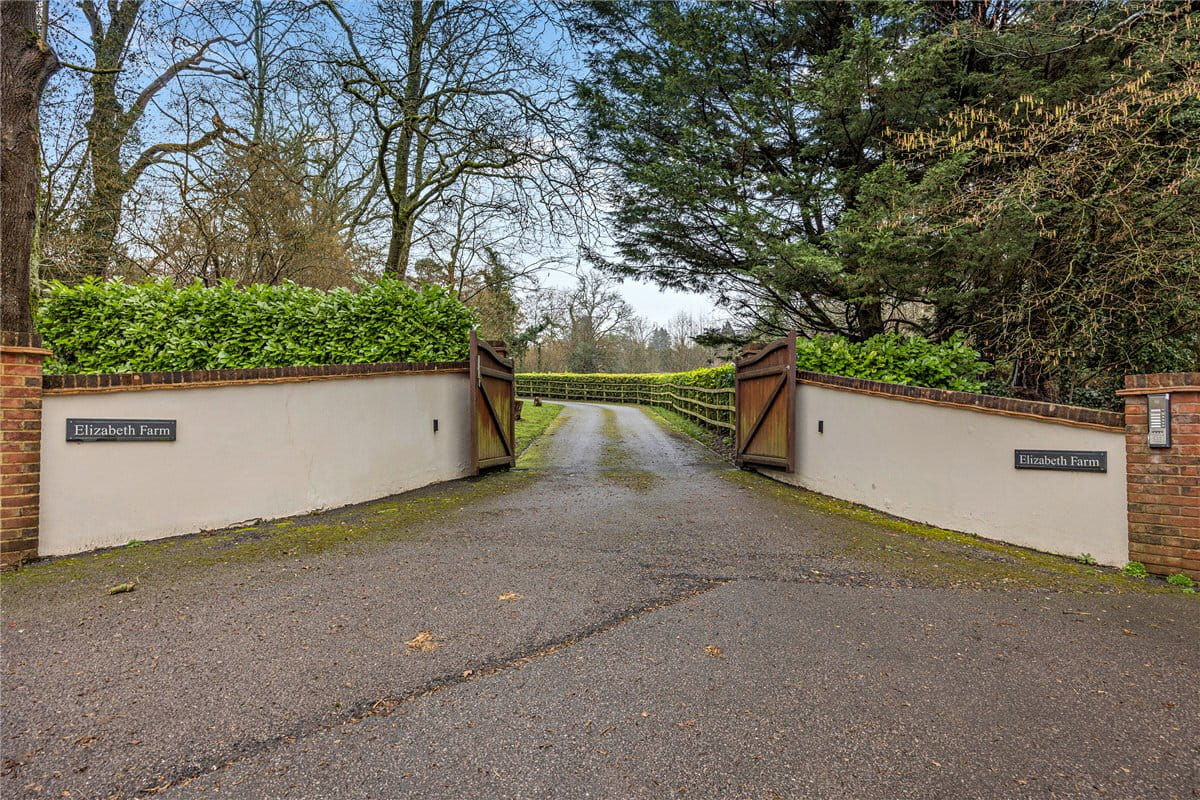 5 bedroom house, Thornford Road, Crookham Common RG19 - Available