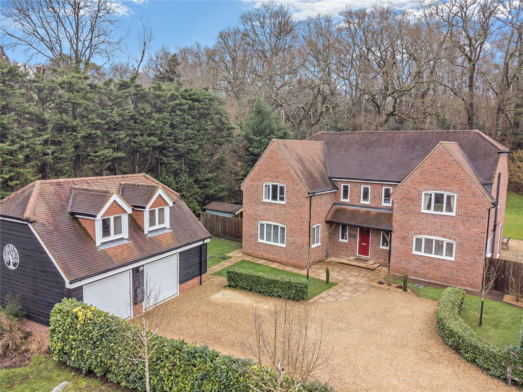 5 bedroom house, Thornford Road, Crookham Common RG19 - Available