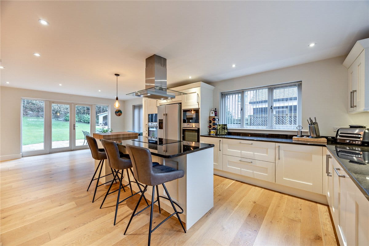 5 bedroom house, Thornford Road, Crookham Common RG19 - Available