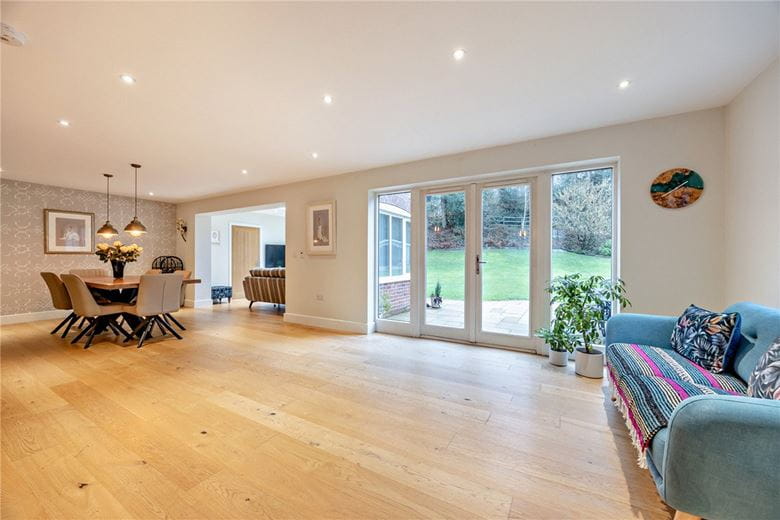 5 bedroom house, Thornford Road, Crookham Common RG19 - Available