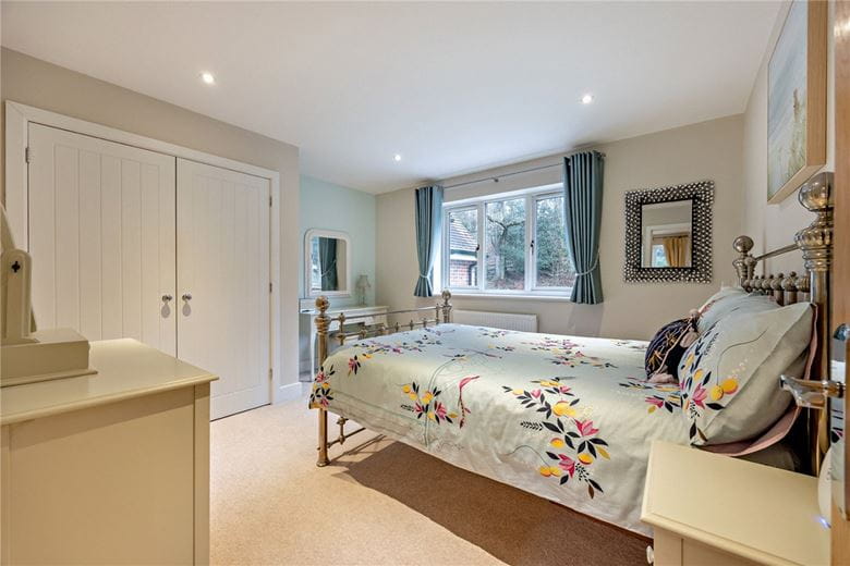 5 bedroom house, Thornford Road, Crookham Common RG19 - Available