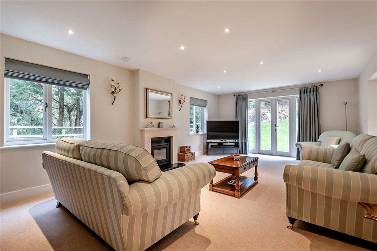 5 bedroom house, Thornford Road, Crookham Common RG19 - Available