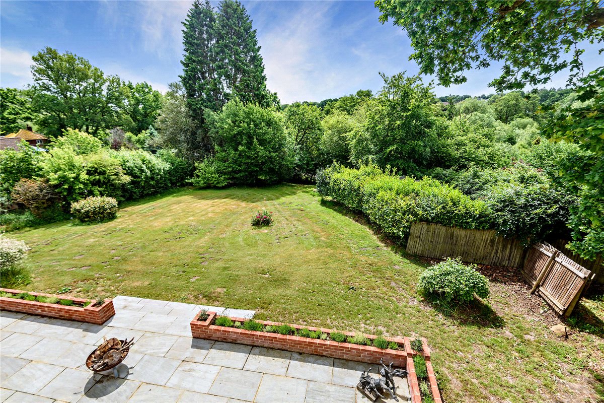 4 bedroom house, Bishops Green, Newbury RG20 - Available